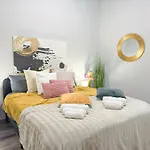 Apartmán Residenza Santa Anastasia Spacious Flat *
