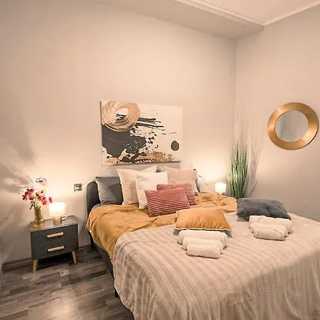 Residenza Santa Anastasia Spacious Flat