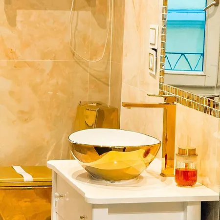 Apartment Residenza Santa Anastasia Spacious Flat *