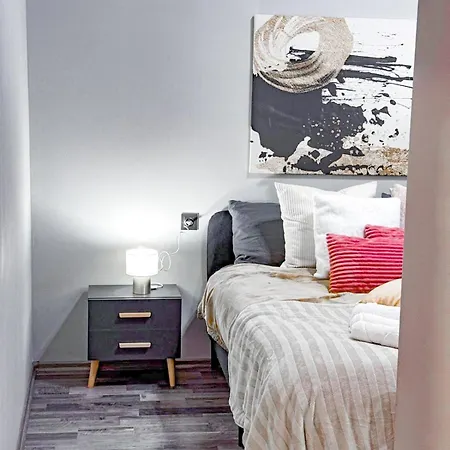 Residenza Santa Anastasia Spacious Flat Apartment