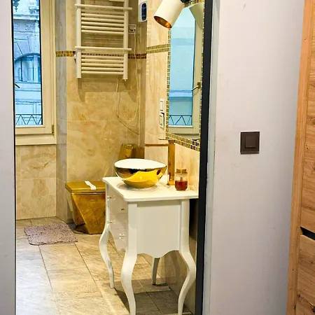 Residenza Santa Anastasia Spacious Flat Apartment *